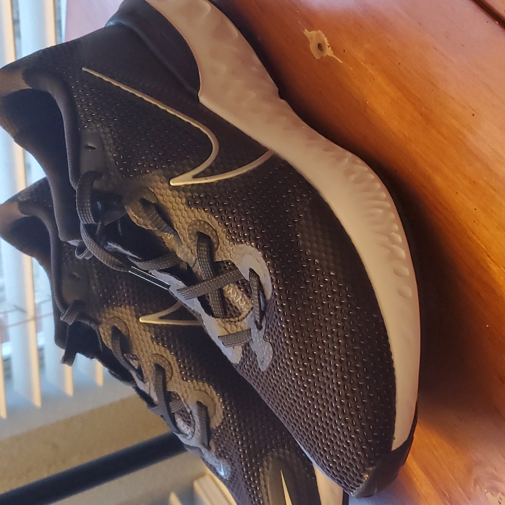 EUC Nike Renew Run